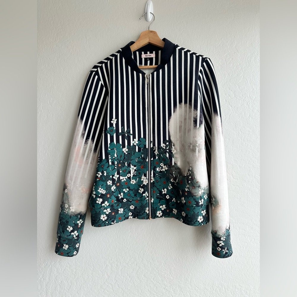 🤍 The Kit | Fade-washed Floral Jacket Size M